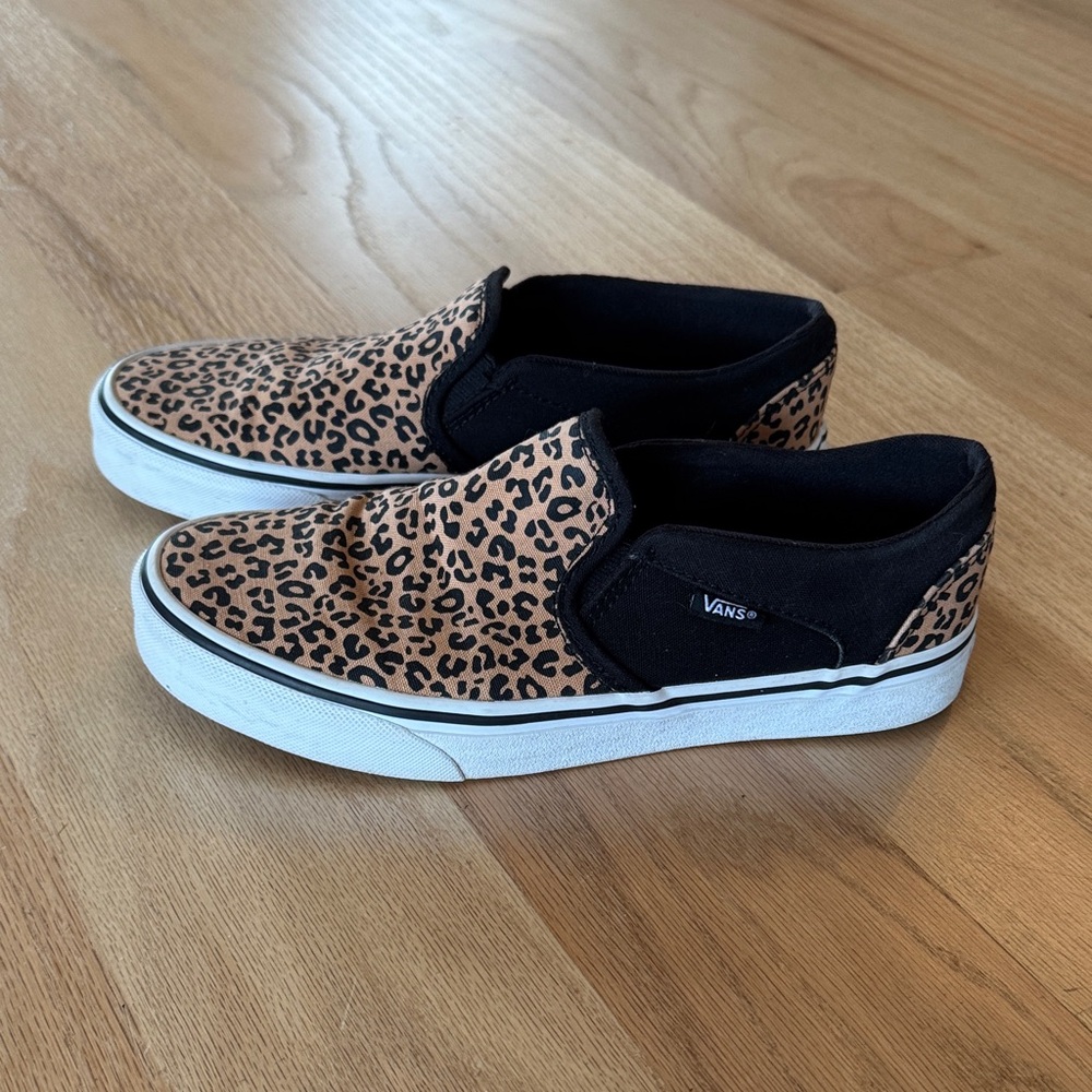 Vans Asher Leopard cheetah print 
Women’s size: 7.5